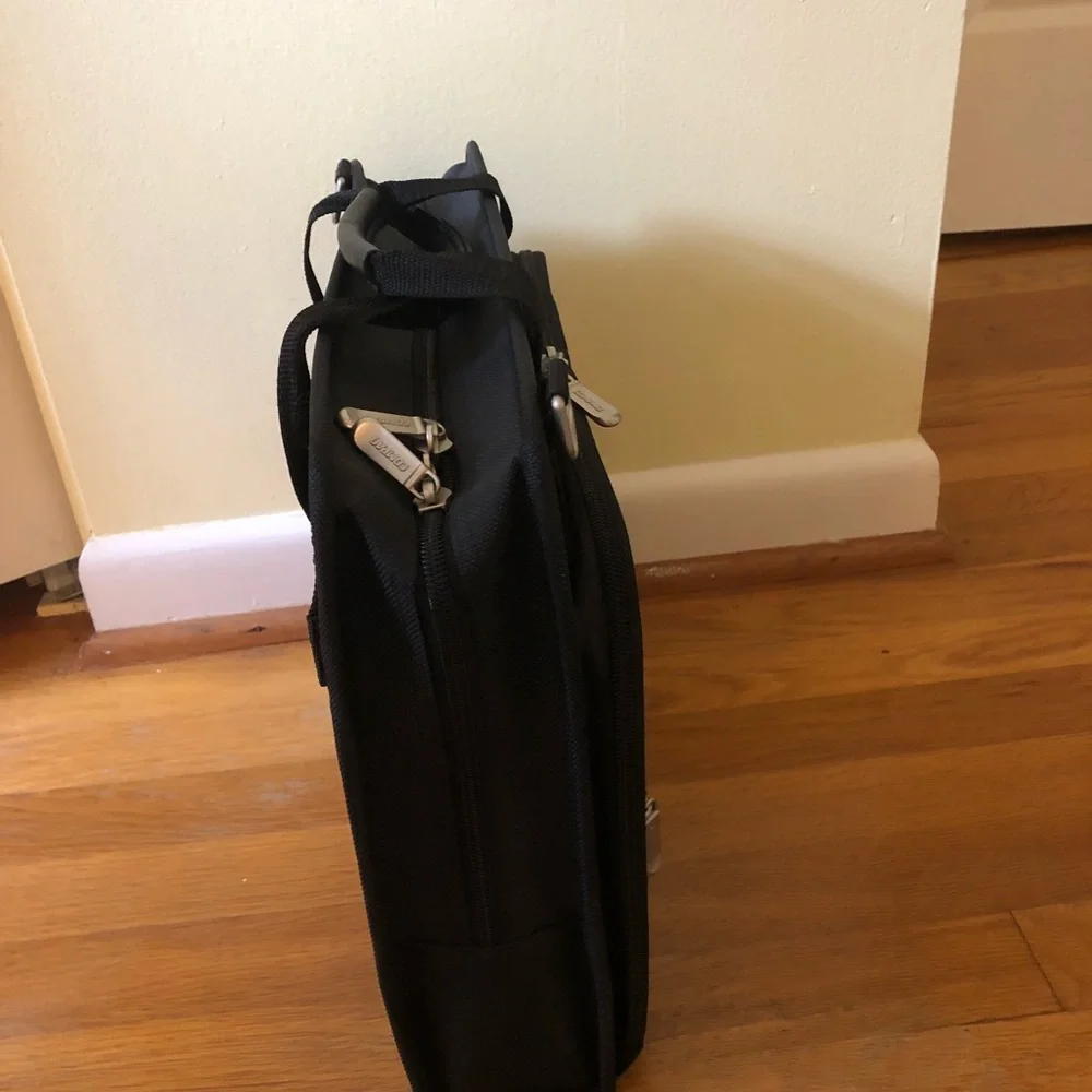 NWOT Black Canvas Compaq laptop with Shoulder Strap and leather Handles